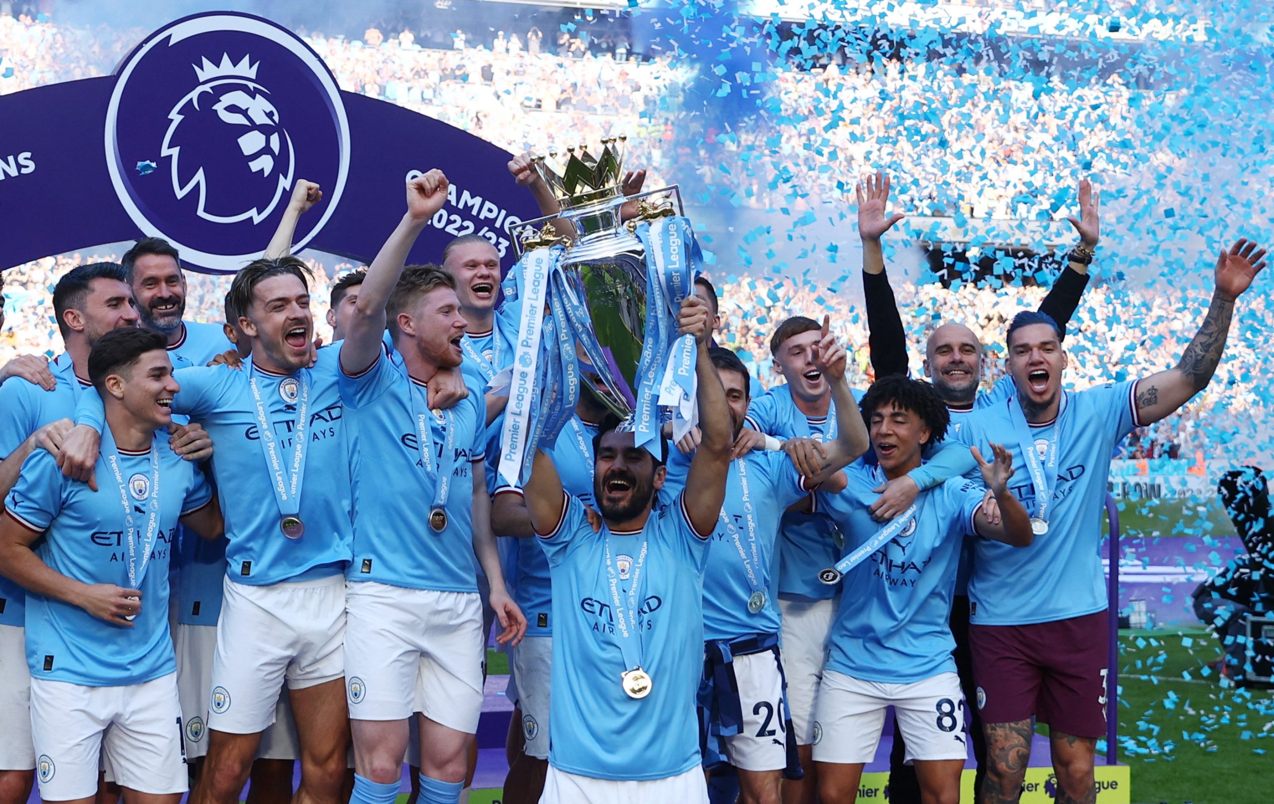 CLB Man City ăn mừng chức vô địch Premier League