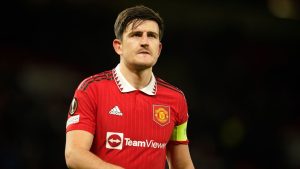 Harry Maguire bị tước băng đội trưởng Man Utd