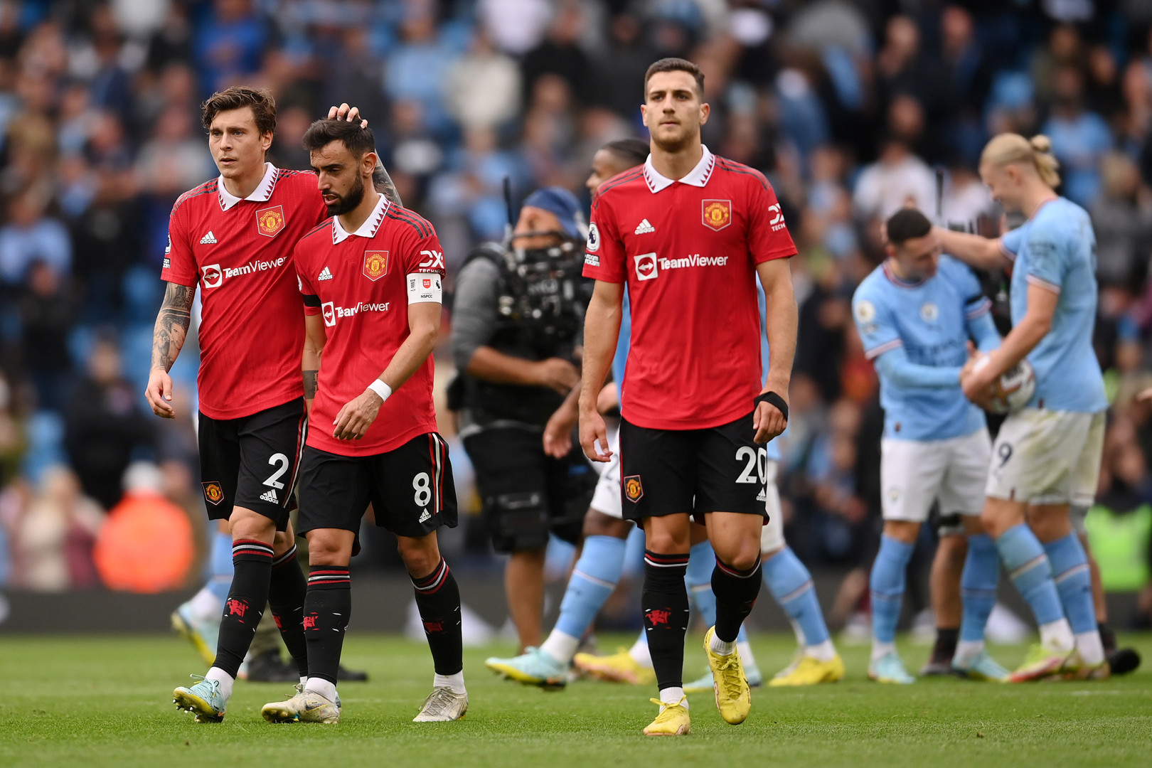 Phải chăng Ten Hag đang không biết dùng bài gì cho Man United